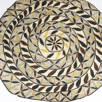 Round siapo with brown pattern